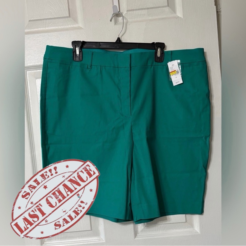 Lane Bryant Women’s Size 20Teal Green Mid Rise Bermuda Shorts NWT